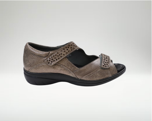Best Fall prevention sandal For women